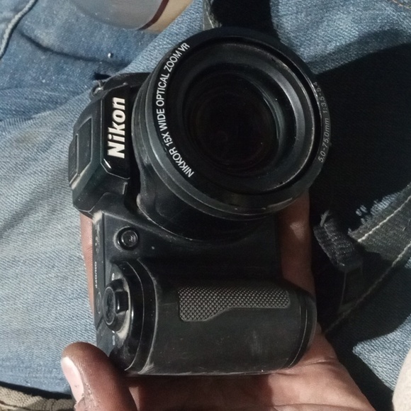 Nikon COOLPIX L105 Camera NIKKOR 15Xwide optical zoomVR